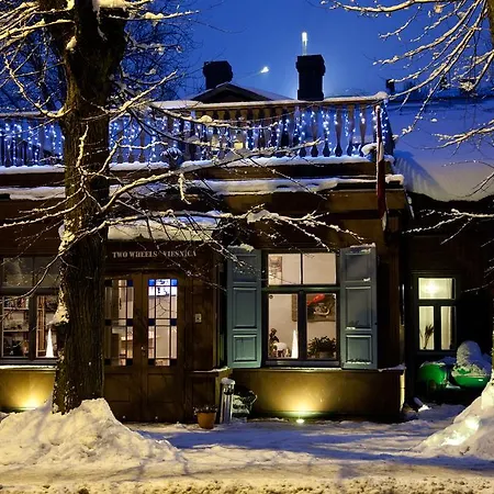 ホテル トゥー ホイールス リガ