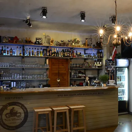 ホテル トゥー ホイールス リガ