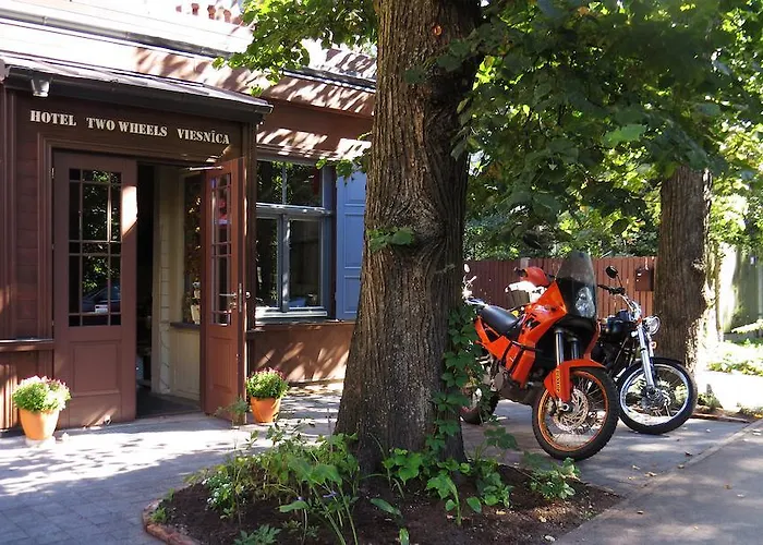 Hotel Two Wheels